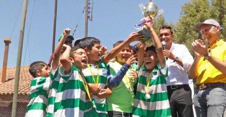 biobiodeportes's tweet photo. Con éxito se desarrolló la Copa GNL Penco de fútbol infantil: más de 230 participantes https://t.co/Js9TmMFXhC https://t.co/R3Ul6q6SrX