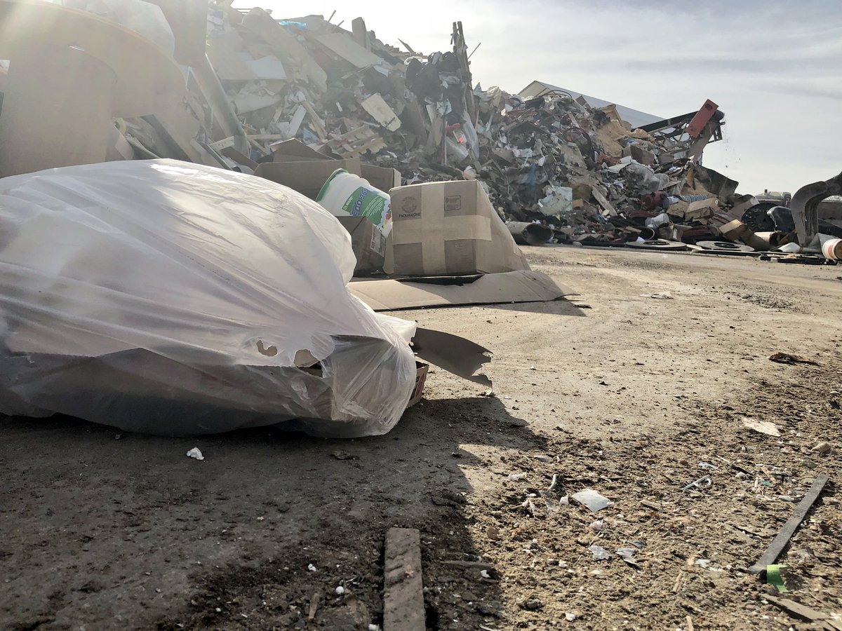 RaeOnTheNews's tweet image. While on the topic. Let’s talk about #Plasticbags can we keep them out of the #BlueBins they are #Badbadbad for the #RecyclingFacilities @KUTV2News