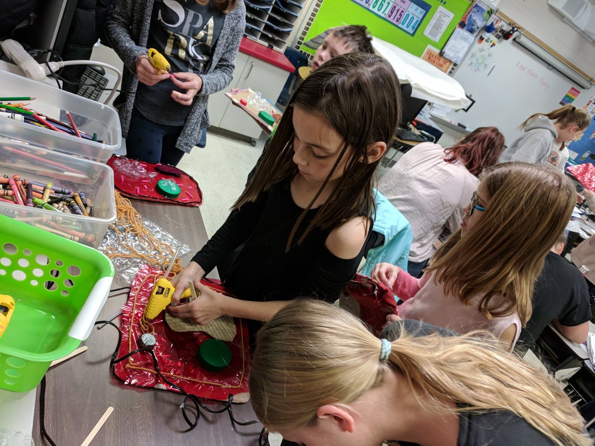 adcockhome's tweet photo. 5thgrdrs @Poca_ES are creating models of cells. Tomorrow they "go into their cell" via green screen to explain the functions of each part! #WeLearnWhenWeDo https://t.co/q5BehgfOj1