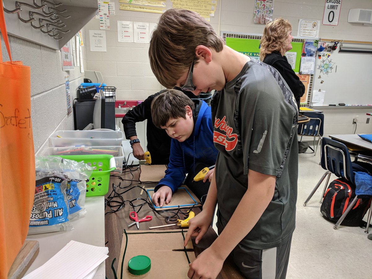 adcockhome's tweet photo. 5thgrdrs @Poca_ES are creating models of cells. Tomorrow they "go into their cell" via green screen to explain the functions of each part! #WeLearnWhenWeDo https://t.co/q5BehgfOj1
