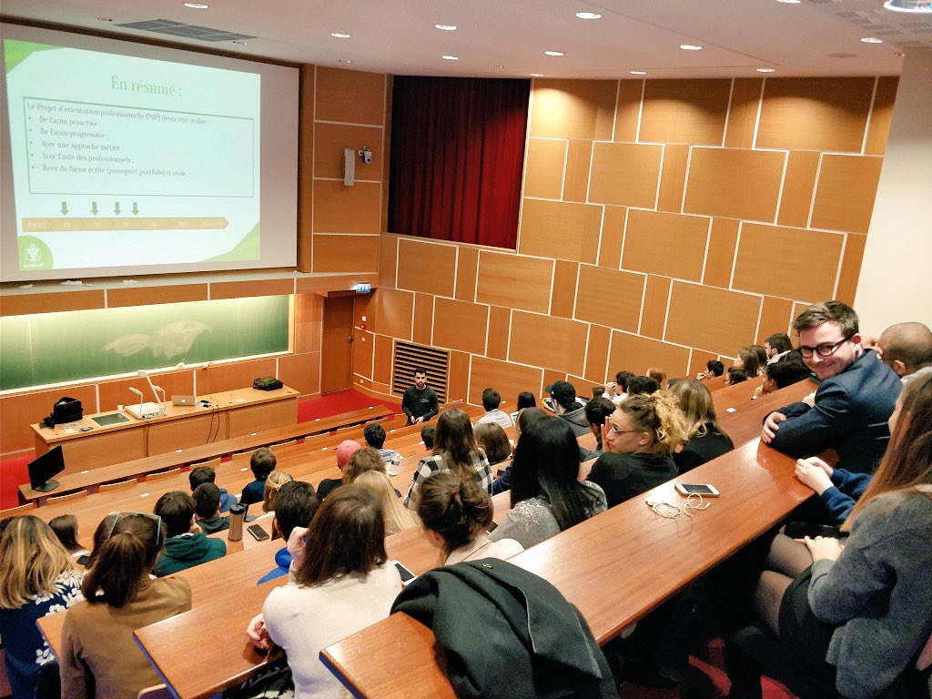 Jordan_challier's tweet photo. Les étudiants de @UnivRennes1 présents en nombre pour discuter des réformes en cours ! On continue demain à @UnivAngers ! #ServiceSanitaire #PACES #R3C poke @Pharma_ACEPA @FacSante_Angers @Pharma_ANEPF https://t.co/vkFdx0Q0Ze