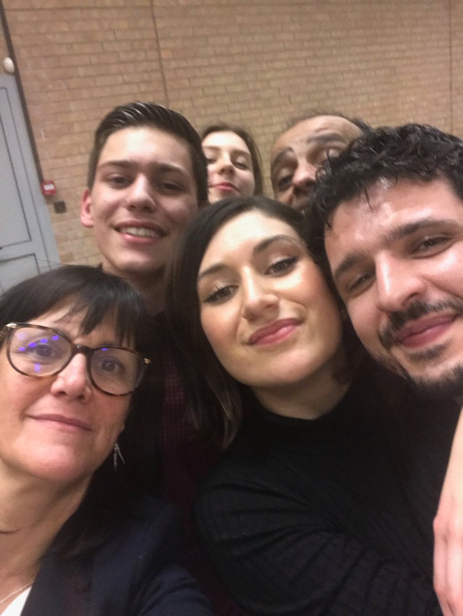 Apourceau's tweet photo. Avec les #jeunes communistes du #pasdecalais des adorables ❤️❤️je les #kiffs https://t.co/1uUREdiJ9C