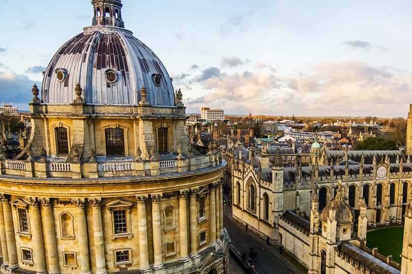 Looking good, #Oxford! For the first time ever, women will outnumber men in the incoming class of 2018. I'm feeling some very powerful #MondayMotivation from these future alumnae. Welcome to the Oxford family! #yesshecan #whoruntheworld nytimes.com/2018/01/26/wor…