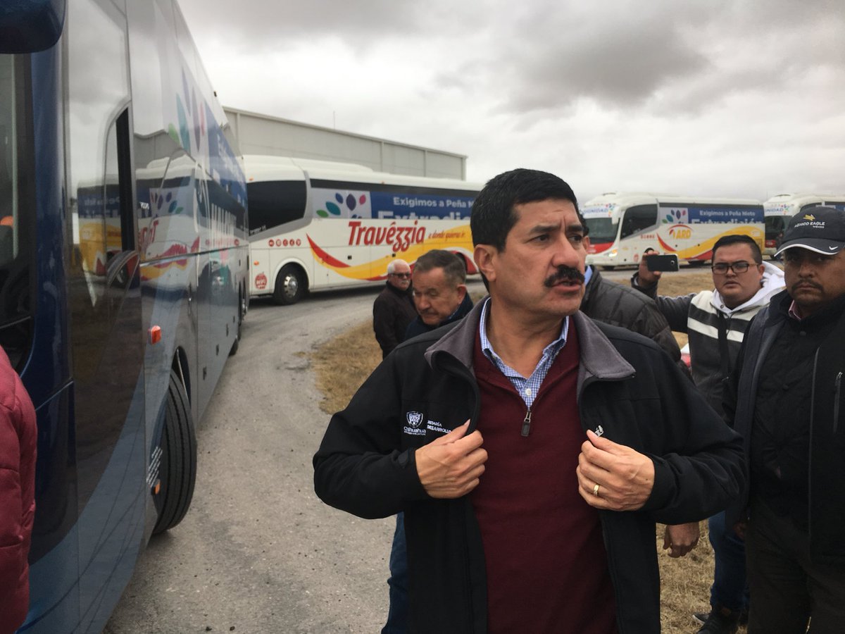TweetPolitico's tweet photo. Día 10 #CaravanaPorLaDignidad: Llega la caravana a San Luis Potosí; nos recibe un clima frío. Recibe a @Javier_Corral el diputado federal del PRD Javier Nava https://t.co/CDGP8oKcqE