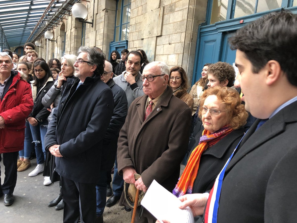 vbaladi's tweet photo. Devoir de mémoire ce matin au collège-lycée Chaptal pour la commémoration de la déportation des enfants juifs. Honoré de faire un discours, en présence de Daniel Urbejtel, rescapé, de l’AMEJD du 8e, de l’équipe pédagogique et des nombreux élèves présents.
Nous n’oublions pas. https://t.co/1dQjz6gaL0
