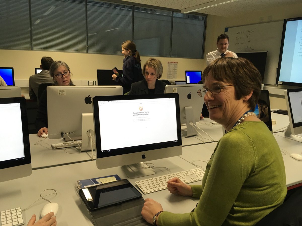 Staff working to support each other to be recognised as an Apple Teacher  - well done ! <a href="/digitalgeniusuk/">Digital Genius</a> @Tormead_DL <a href="/GuildfordRTC/">GuildfordRTC</a> <a href="/AppleEDU/">Apple Education</a>