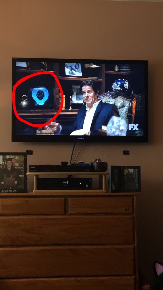 SarahSelfTitled's tweet photo. I rewatched Atlanta a few months ago &amp; found this lil easter egg in the Juneteenth episode #realslick https://t.co/5JsGAu5SzE