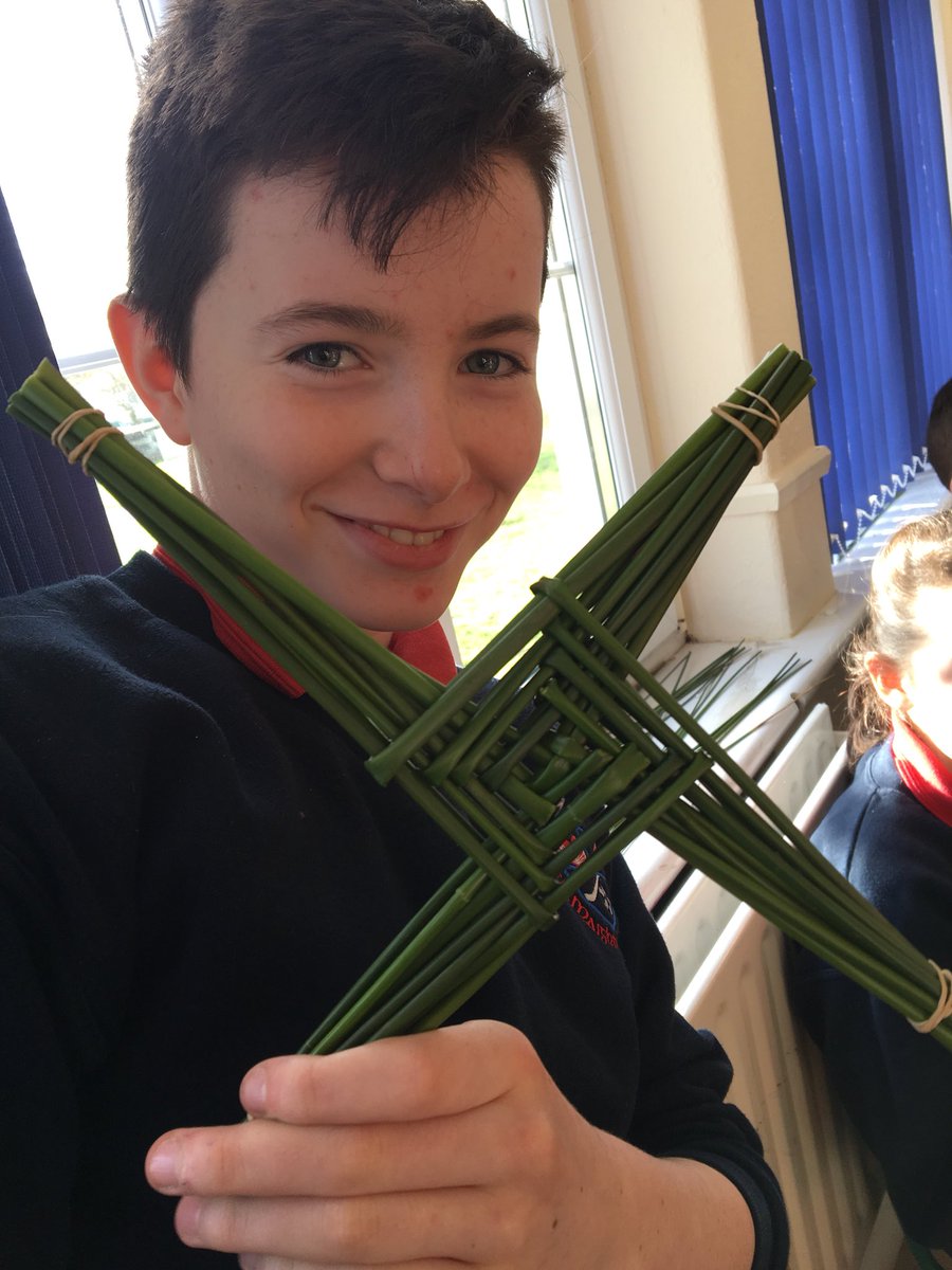 NewmarketNS's tweet image. 5th and 6th classes learned how to make St. Brigid’s Day crosses today.. #firstoffebruary #springiscoming
