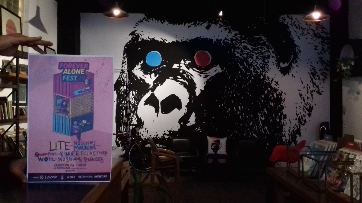 fafmx's tweet image. -Amixers recuerden que en @DiscosMono pueden encontrar sus boletos en físico para el #FAF2k18.