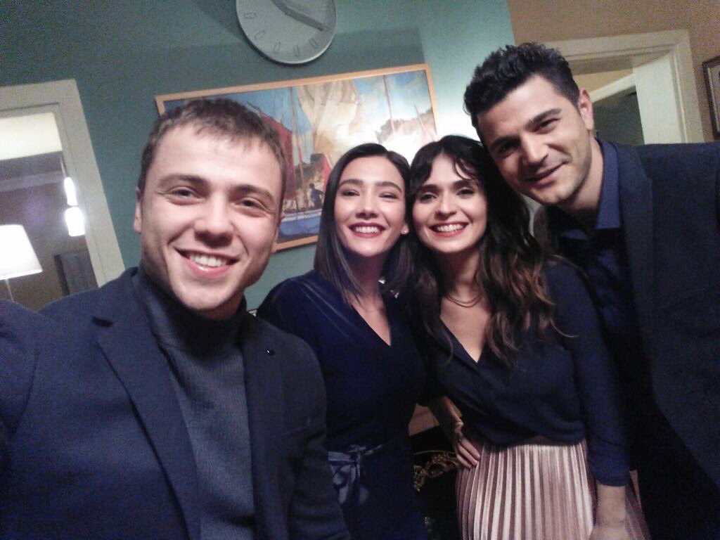 sozdeyimbahar's tweet photo. DEMEK Kİ BİRDEN FAZLA ÇEKİLMİŞ HIIIM 😈 Söz TolgaSarıtaş AybükePusat YavBah #BizBitmeyiz https://t.co/6cQTR6lhVI