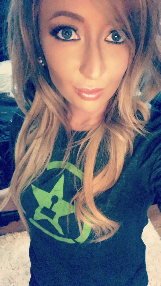 The_HollyBadger's tweet photo. I feel like I rep @RoosterTeeth all the time, so now it’s time to rep some @AchievementHunt #ahcrew #teamlads https://t.co/qIxuNbSsTl