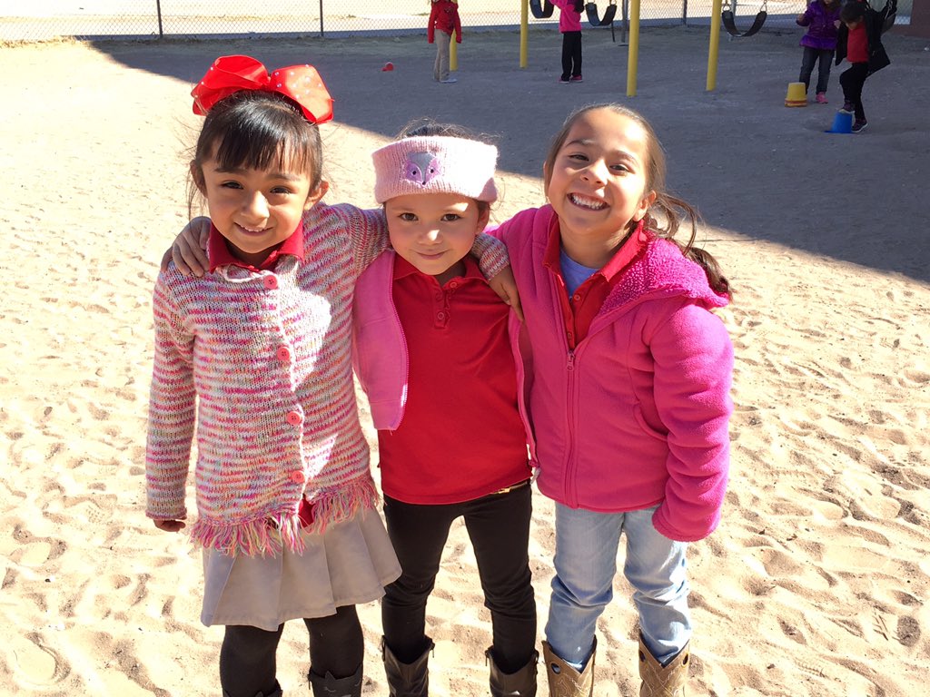 PCho_IES's tweet photo. Making friends is what Pre-K is about! #toocute #bestfriends #teamsisd #prekcubs @BGonzalez_HAES https://t.co/cnITgJV7M3