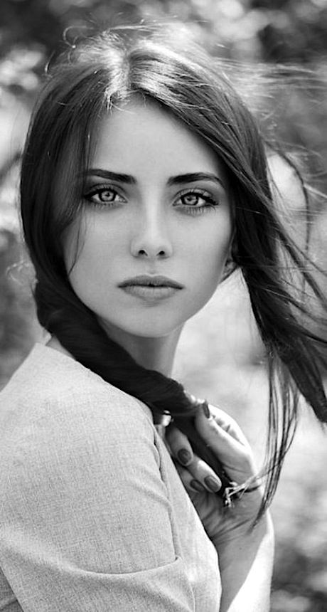 Dimpleverse's tweet photo. She~
Am I a clown to you
Trying to entertain
Always making jokes
While crying inside

He~
Yes you are fascinating
Angel with broken wings
I see your hidden tears

#cstarprompts #becomingfragile #flashfiction #DimpleVerse #JiltedVerse #angel #vss #poetry #mpy https://t.co/42zAomfvqn