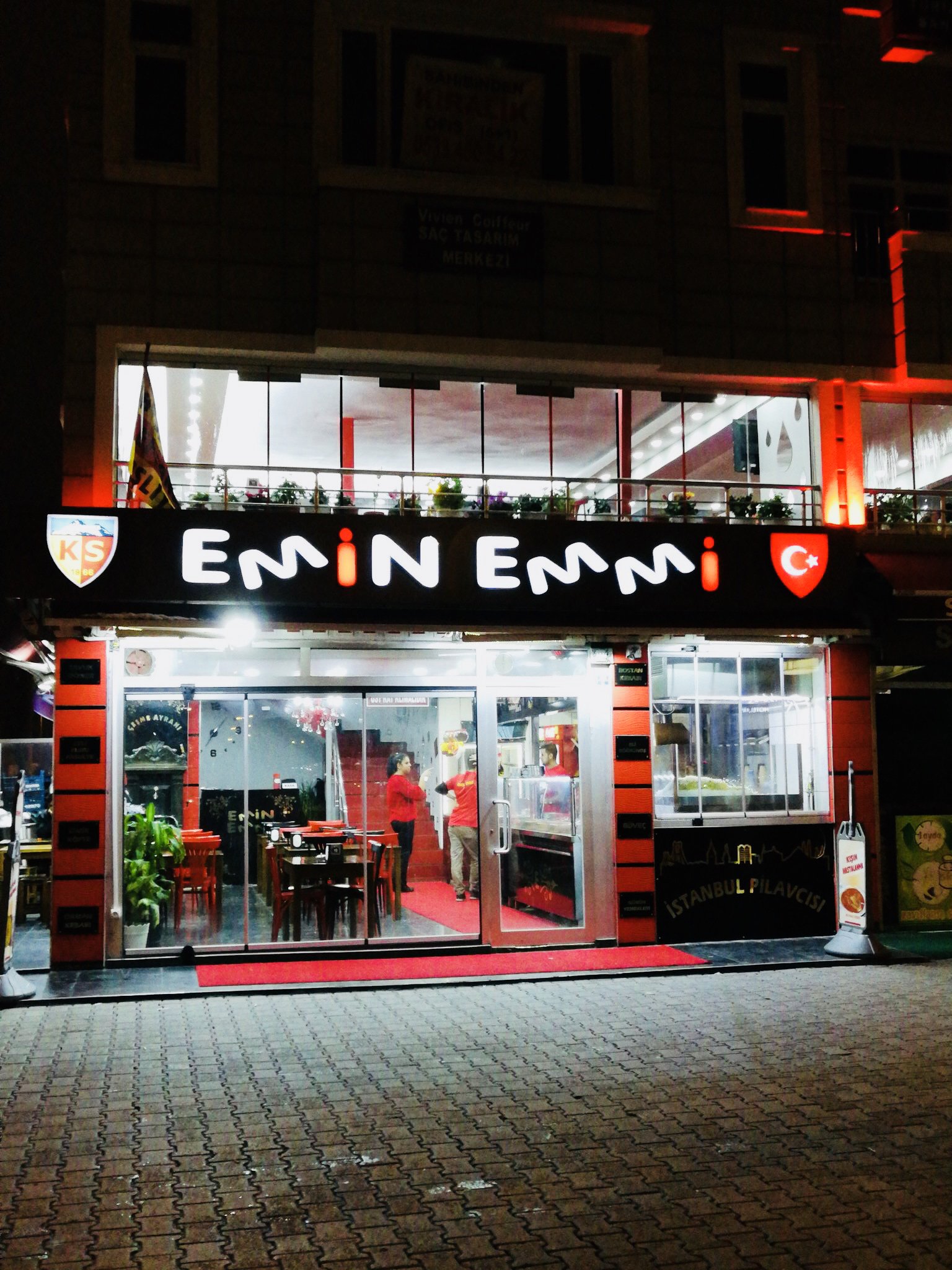 kayserispor fan on twitter radisson blue otel karsisinda emin emmi lokantasi personeli kayserispor formasiyla calisiyor tabelasinda ve ic dekarasyonda ks armasi var kayserisporlu esnafin yanindayiz kayserispor sonsayfa https t co qpbcnr3jnk