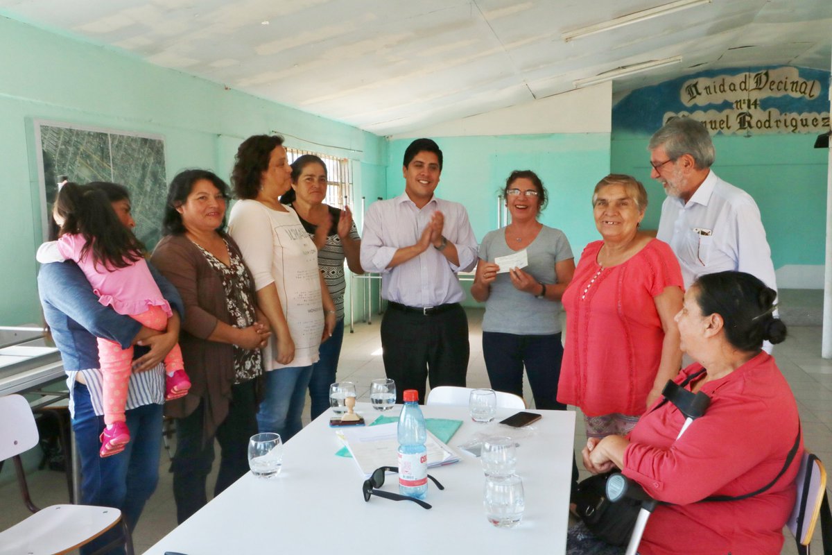 DPPMargaMarga's tweet photo. Gobernador @c_cardenass y el @dip_schilling saludan al #CentroDeDamas #LasChinitas de #Quilpué por adjudicarse el Fondo Social #PresidenteDeLaRepública, recursos de gran ayuda para el fortalecimiento de su organización
👏👍👌 https://t.co/knGywQJtIt