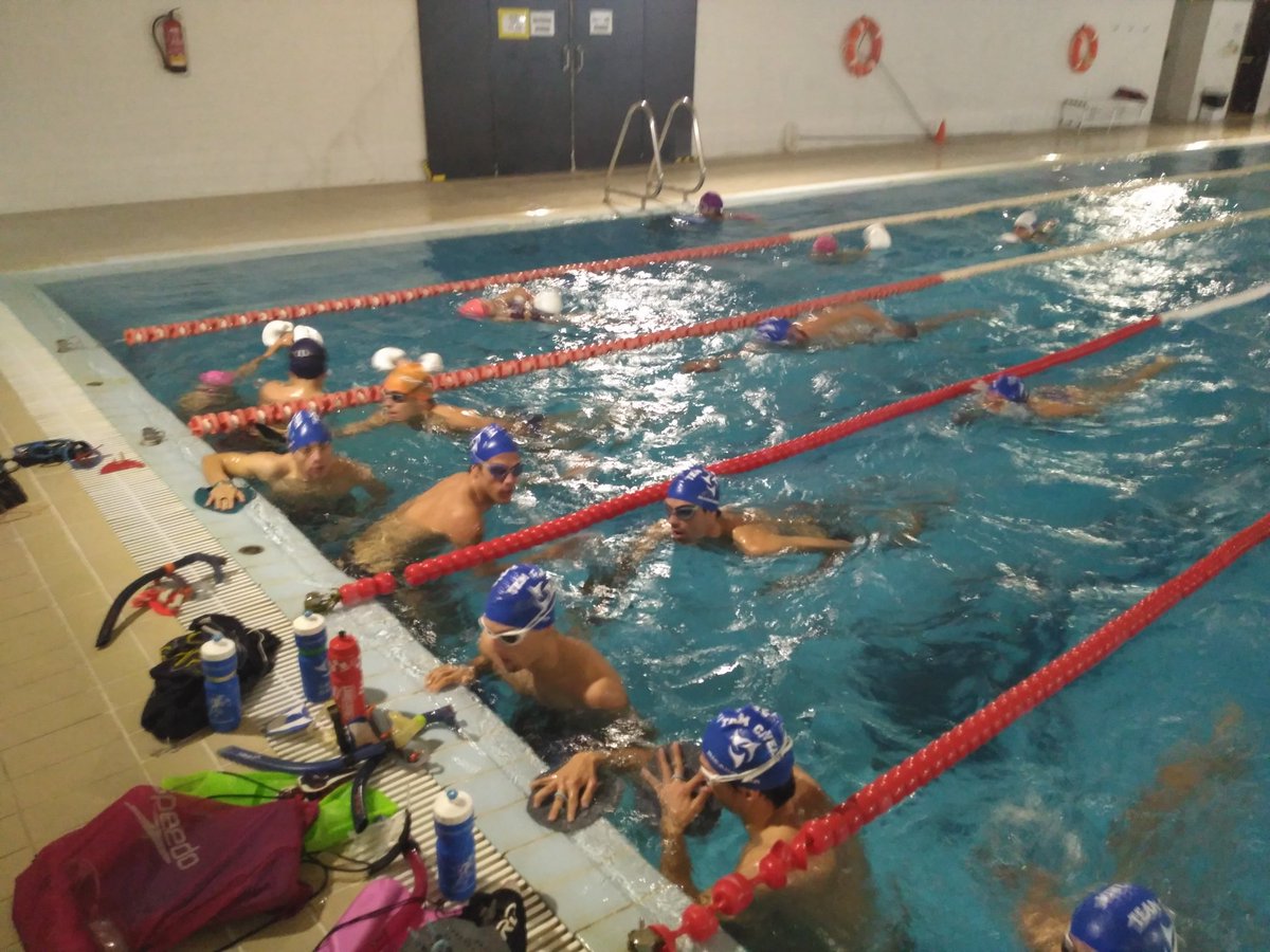 TeamClaveria's tweet photo. #Lunes #TEAMCLAVERIA
Empezamos la semana con buenos entrenos con el #PRETEAM
5200mts con
500 Variado
500 aletas
500palas de dedos (75s-25f)
500 remadas
500 palas (75s-25f)
500 locomotora C-esp
5x400 c/5'30" Variado
Rodaje de 14km
Circuito de fuerza 4x15 rept https://t.co/TfKlPgye4G