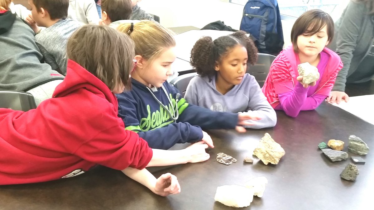 EwuGeology's tweet photo. Great visit from #Appleprogram 3/4/5/6 from Garfield Elementary @spokaneschools Please contact EWU Geology if your students/kids are interested in earth science! We love outreach! https://t.co/ntjeuzqpjJ