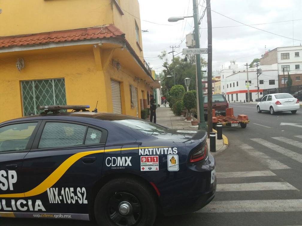 LMunicipio's tweet photo. @BJ092017 @C5_CDMX @VillaDeCortes1 se realizaron patrullajes continuos sobre la calle de Martín Luis Guzmán y Av. Santiago con el objetivo de inhibir el robo de accesorios de vehículo, así mismo se realizaron entrevistas a vecinos para mantener una continua comunicación y a negocios de la colonia Iztaccihuatl. https://t.co/Pm64vpXPAz