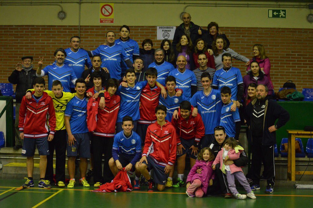 JColiasBM_08's tweet photo. La victoria de ayer tiene mucho detras, @2000Balonmano Alberto, Nacho... aunque fuesemos nosotros quienes lo hicimos, hay mucha gente detras de esto, y eso motiva mas que nada. Nunca nos hemos rendido ni lo haremos. #Gracias https://t.co/9aOGUsR402