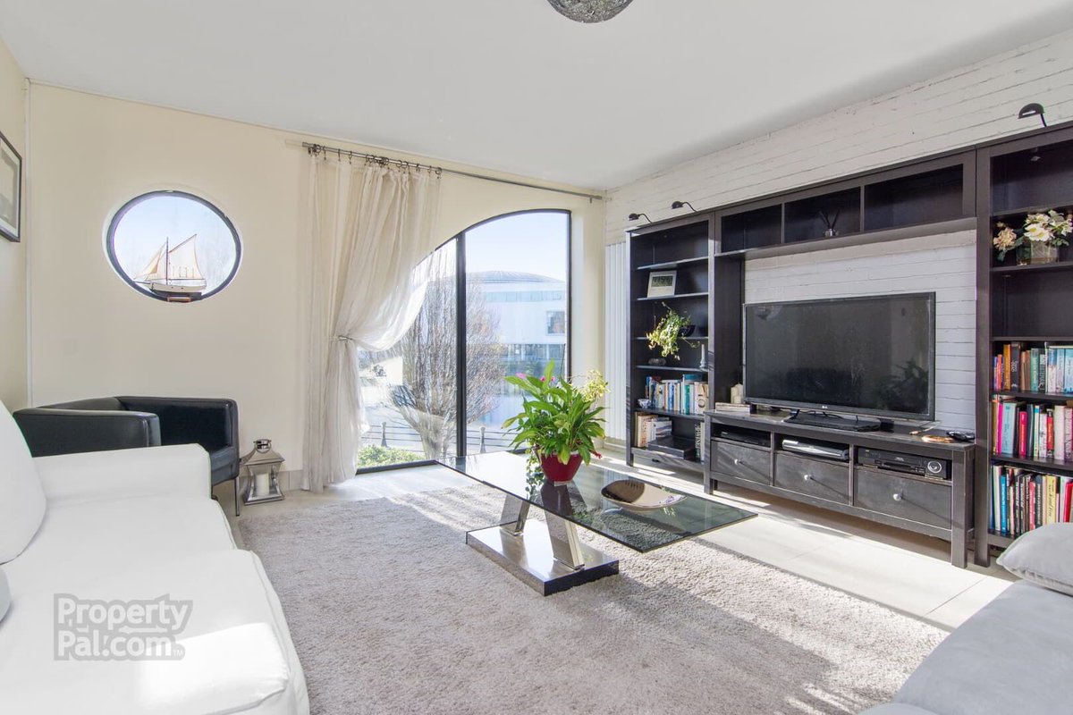 propertypal's tweet photo. This might just be the PERFECT city centre apartment for sale in Belfast >>> https://t.co/LuwGlezbgN https://t.co/AY0aQ70cCW