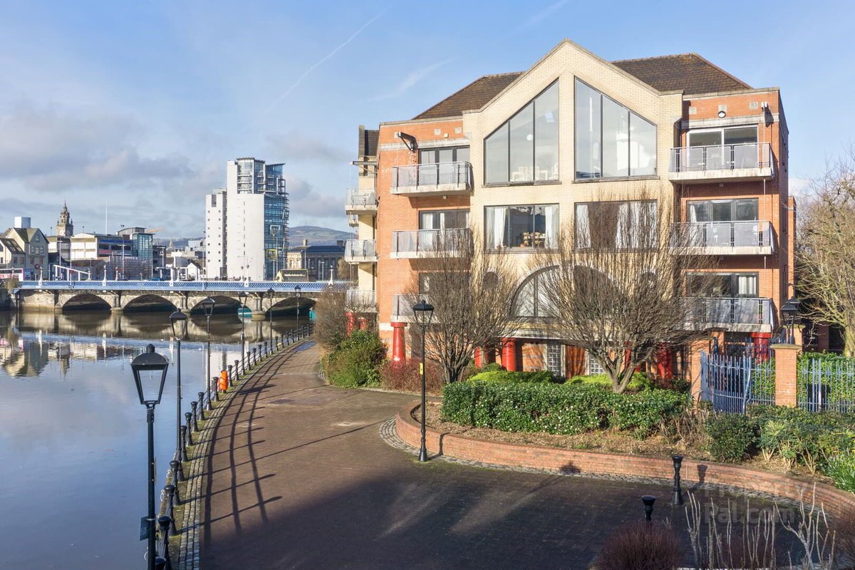 propertypal's tweet photo. This might just be the PERFECT city centre apartment for sale in Belfast >>> https://t.co/LuwGlezbgN https://t.co/AY0aQ70cCW