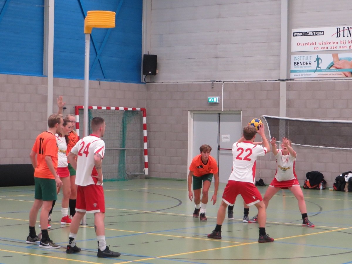 R.K.C. WION zoekt een leuke trainer/coach voor het 2e team. Voor ons enthousiaste 2e zijn wij voor het seizoen 2018-2019 nog op zoek naar een trainer/coach. wion.nl/wion-zoekt-een…