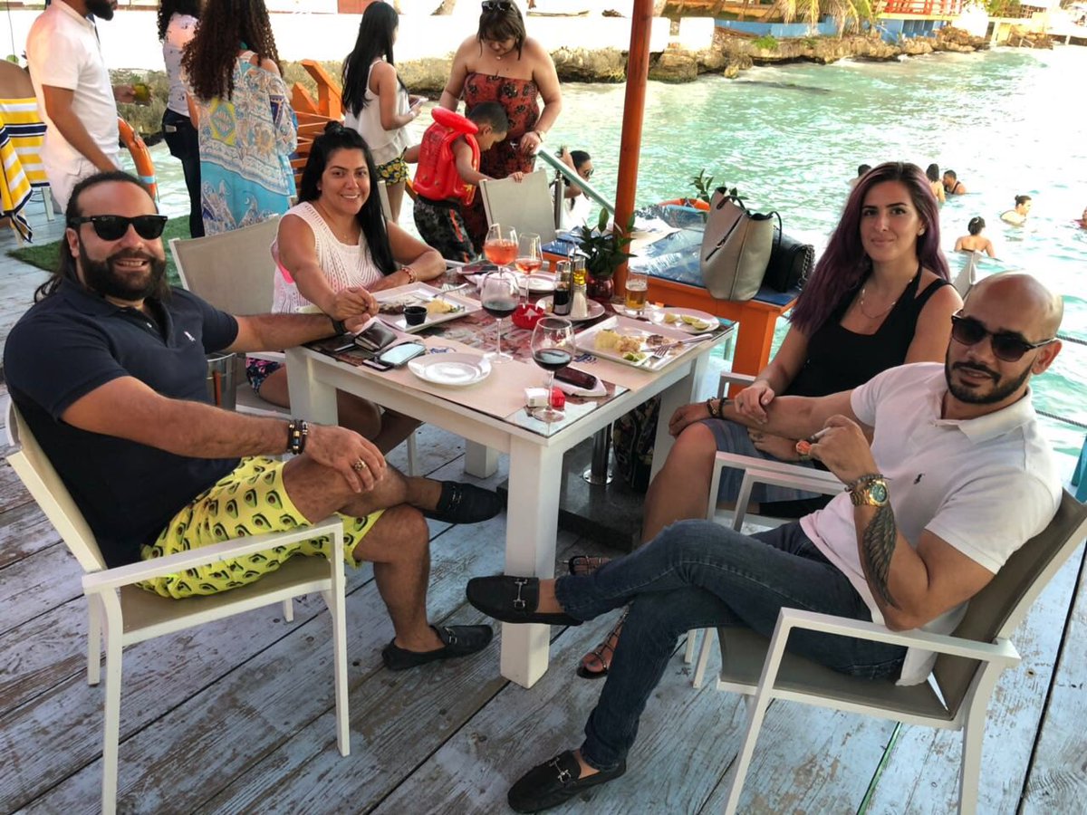 Laurymora14's tweet photo. Compartiendo #Friends #Leonal&Isabel #PitoLaly #SanTropez @PedroMCasals 💕 https://t.co/OlRVC6KLRX