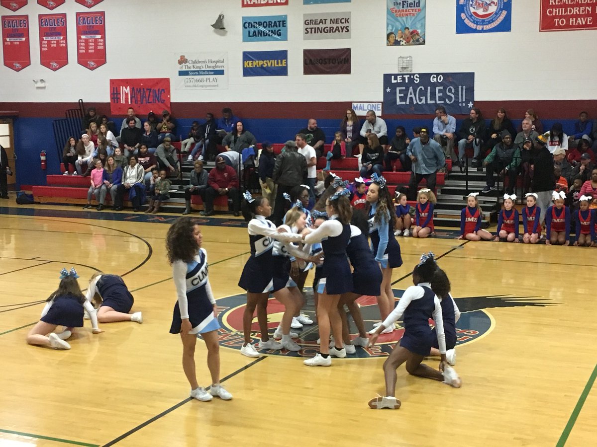 CLMSActivities's tweet photo. Jet Cheerleaders rocking out the spirit!! https://t.co/LZU9Tsd0NN