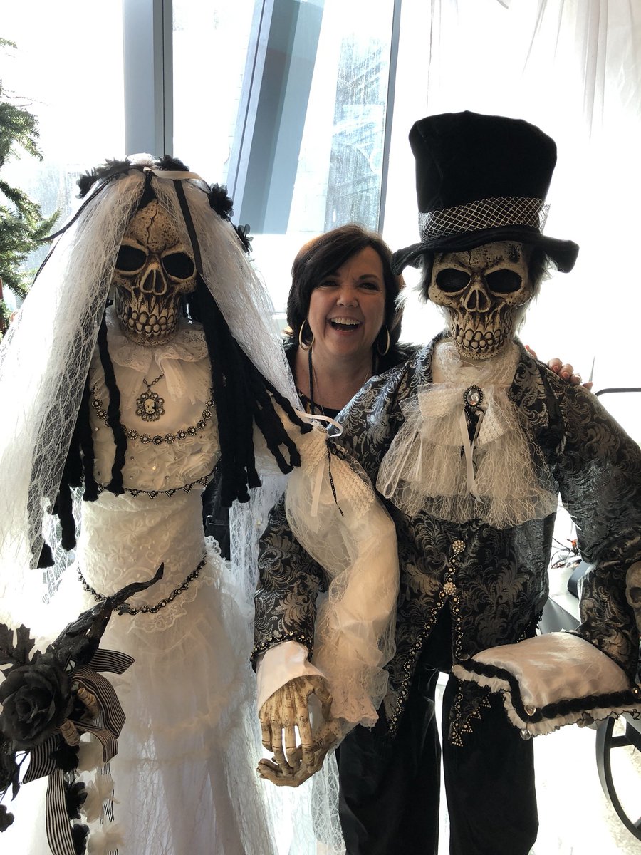 decoredonline's tweet photo. Jamie made some new friends!  #HOLIDAY #decoration #myLVMkt https://t.co/pSn9eb6XZh
