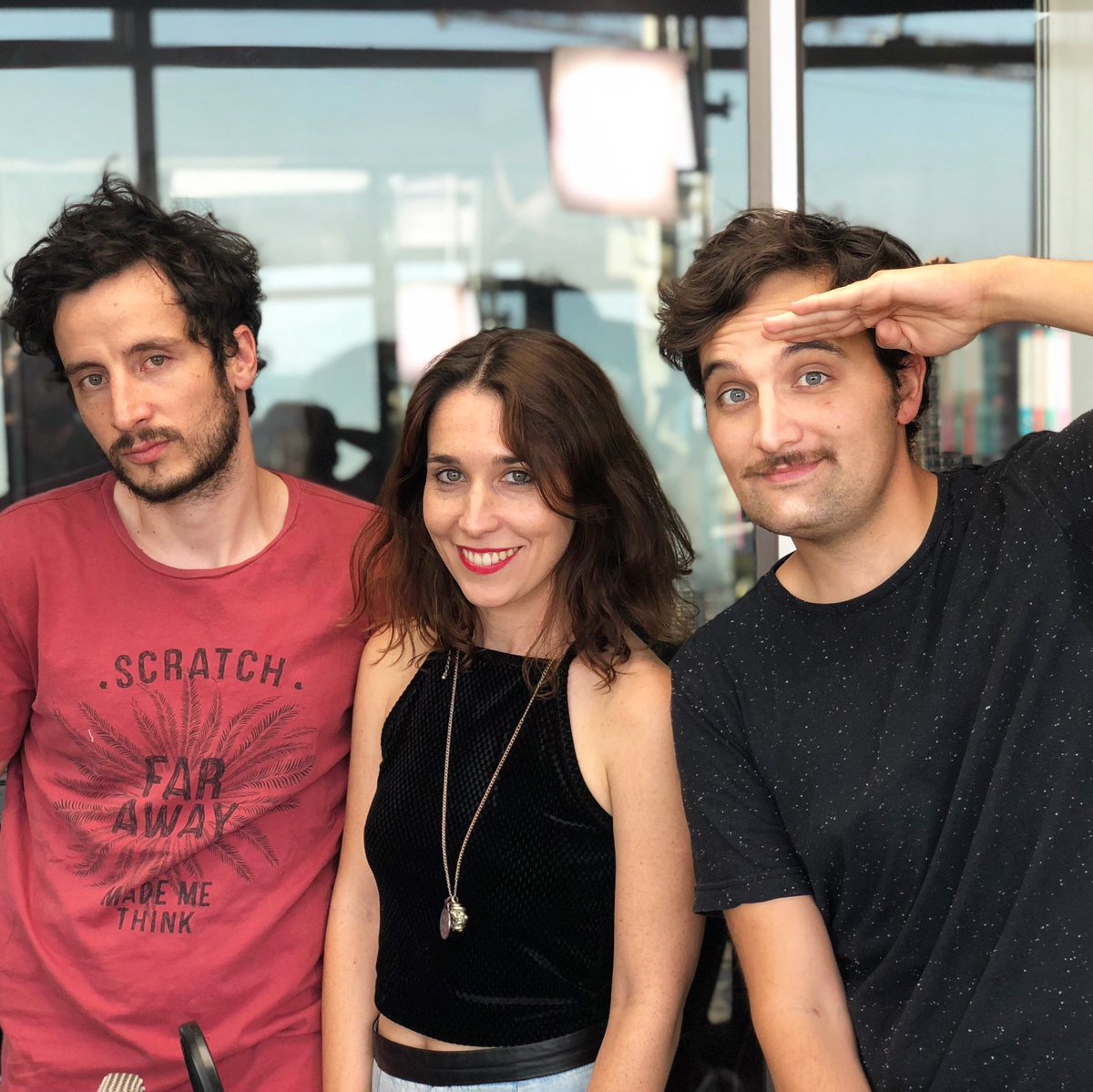 chelipecardenas's tweet photo. Estamos felices en #NadaModerno con Alto Yoyo y la gran invitada de hoy @carocoxg @RadioZ_cl https://t.co/Oh1fYYzcgX