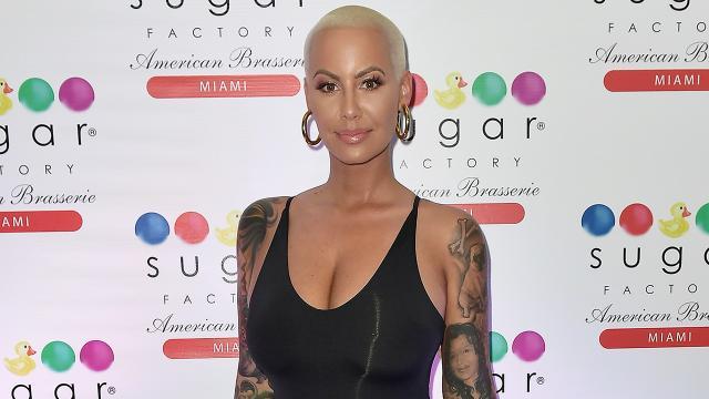 EntertainDMV's tweet image. Amber Rose Updates Fans After Breast Reduction Surgery: ‘I Might Actually Just Be a D Cup’ entertaindmv.wordpress.com/2018/01/29/amb…