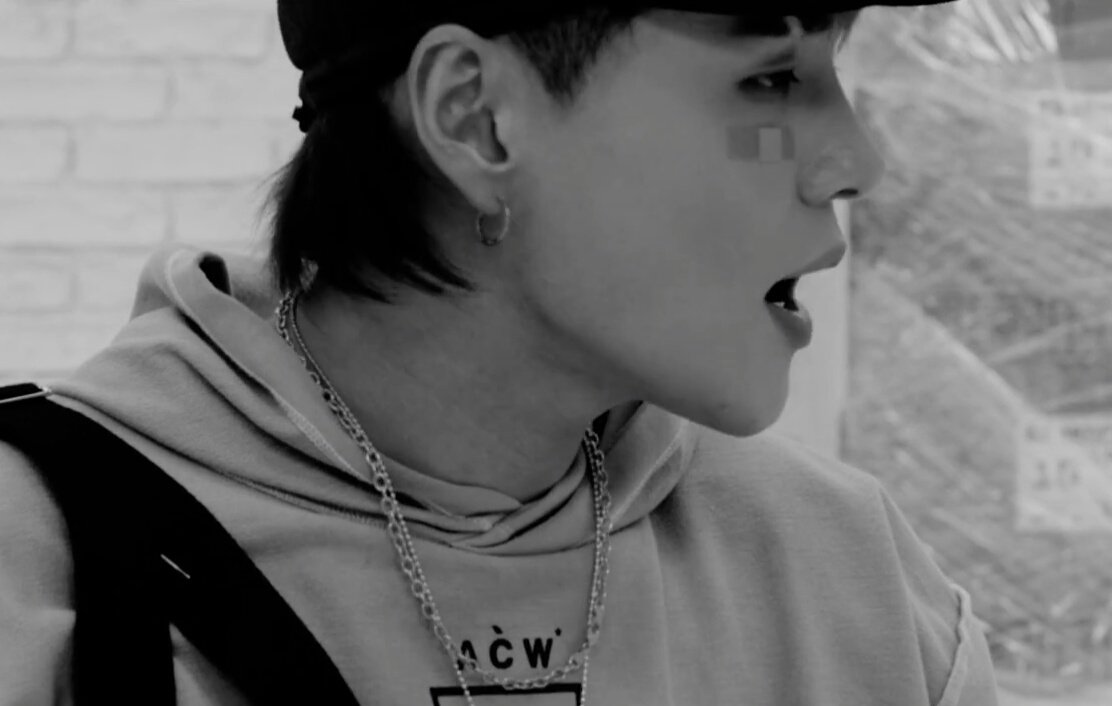 인스타뮤비 만화(빠밤

혁:끄엉... 공부하기실타.....😖
혁:보트타고 놀까... 밖에 엄마있는데...
혁:(슬쩍) 조앗써..! 이제 나가기ㅁ...
맘:혁아 공부안하고 어디가니?!?!?!?😠
혁:아....씹알....