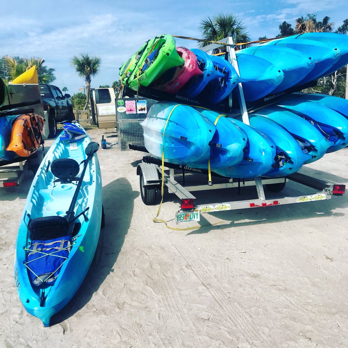 SrqKayaking's tweet photo. We have #kayaks ready for #mangrovetunnels in #Sarasota #Florida Discover the beauty and maybe see #dolphins https://t.co/9O6nustZiN