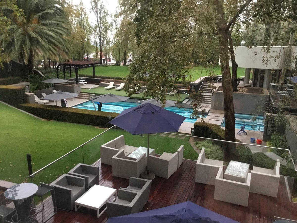 in lovely #southAfrica, rain in Johannesburg, sadly so much more needed in #capetown. (monitoring @Radio702 in room @ #fancyHotel @TheMaslowHotel #radio) #summerHere