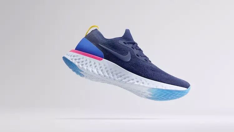 Nike React 材料是对耐克 LunarEpic 鞋底技术 Lunarlon 的一次升级，增加了 13% 的能量反馈，解决了 Lunarlon 使用一段时间后就塌陷的耐久度问题 // 耐克发布新跑鞋，鞋底是一整块没有粘合剂的泡棉 https://t.co/cKlk6I1mrB https://t.co/qIlVJZaD4t 1