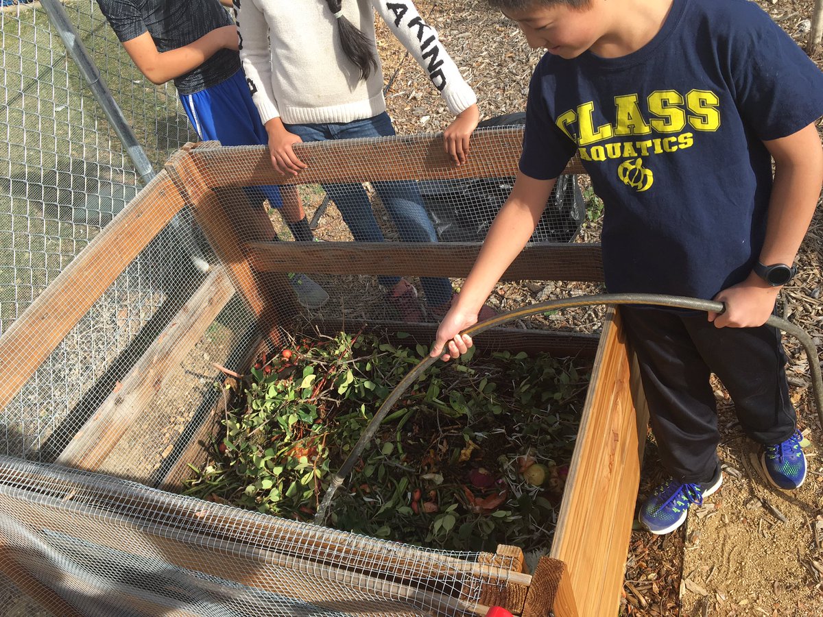 wilskerscience's tweet photo. It's official @MedeaCreekMS has started our hot compost! Let the #trialanderror begin! #opshares #soilscience #teachoutside #learingwithmystudents #brownsandgreens #environmentalexplorers https://t.co/FToOA9m4eX