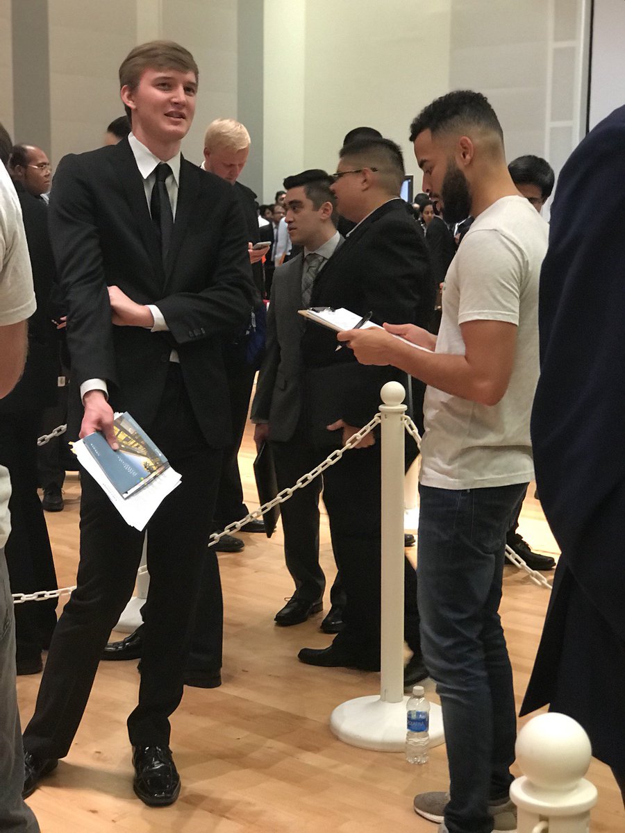 UFCISE's tweet photo. CDW is in full swing. Good luck everyone!
#gatorengineers #careerdevelopmentworkshop https://t.co/jC85p51FkU