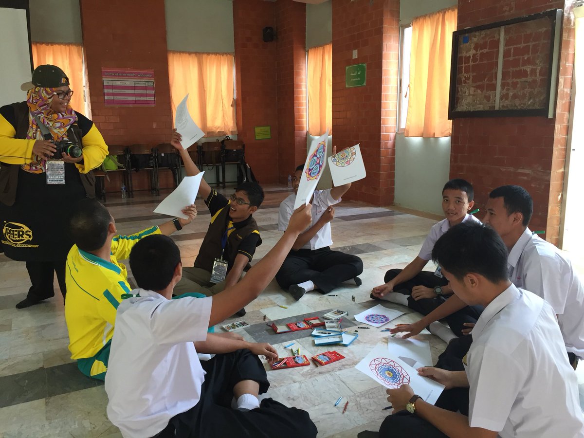 pru_usim's tweet image. Kembara Peers ke Hatyaiwittayakarn school di Hatyai.

Art and Dance Therapy.

#GisoHatyai
#kembarapeersdibumihatyai 
#keepspreadingpositivevibes 
#KeepTrying
#NeverGiveUp