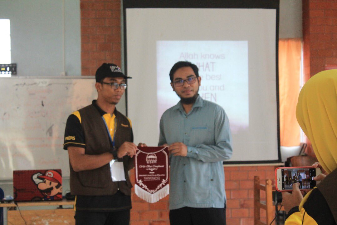 pru_usim's tweet image. Kembara Peers ke Hatyaiwittayakarn school

Oh My Language.

#GisoHatyai
#kembarapeersdibumihatyai 
#keepspreadingpositivevibes 
#KeepTrying
#NeverGiveUp