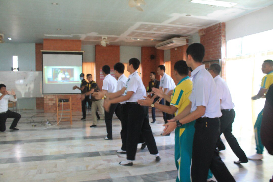 pru_usim's tweet image. Kembara Peers ke Hatyaiwittayakarn school

Oh My Language.

#GisoHatyai
#kembarapeersdibumihatyai 
#keepspreadingpositivevibes 
#KeepTrying
#NeverGiveUp