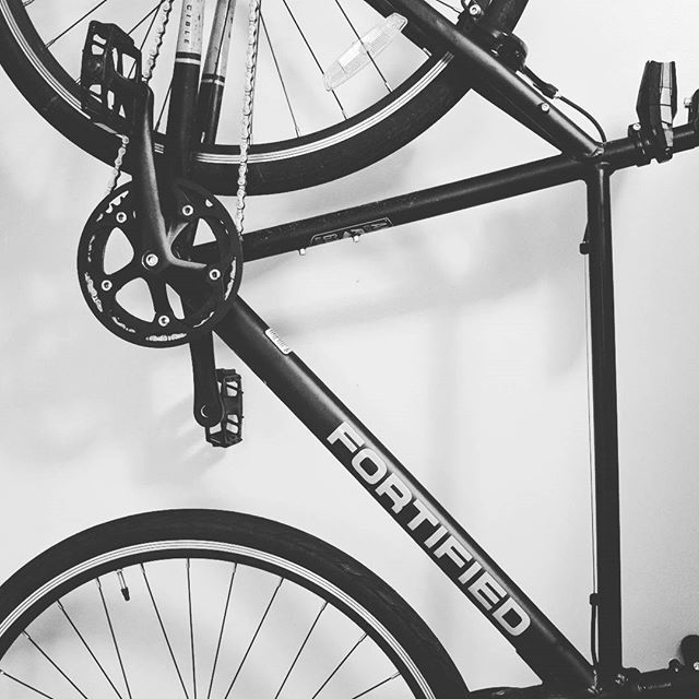 FORTIFIEDbike's tweet photo. Bicycle: a vehicle with two wheels tandem, handlebars for steering, a saddle seat, and pedals by which it is propelled #meriamwebster #monday
.
.
.
#bike #bikes #bifl #commuter #commutebybike #photooftheday #bikethief #bikelife #bikesofinstagram #bicycle… https://t.co/vCpLTe1yU4 https://t.co/F8WQ7ZCXNy