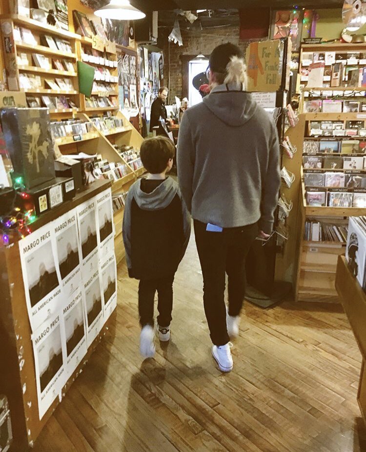 phangspupdates's tweet photo. Via @/hippiehope on instagram “The most non biological mini. 💙 #radnanny #billboard #happyseason “ https://t.co/KTWYFw0jVs