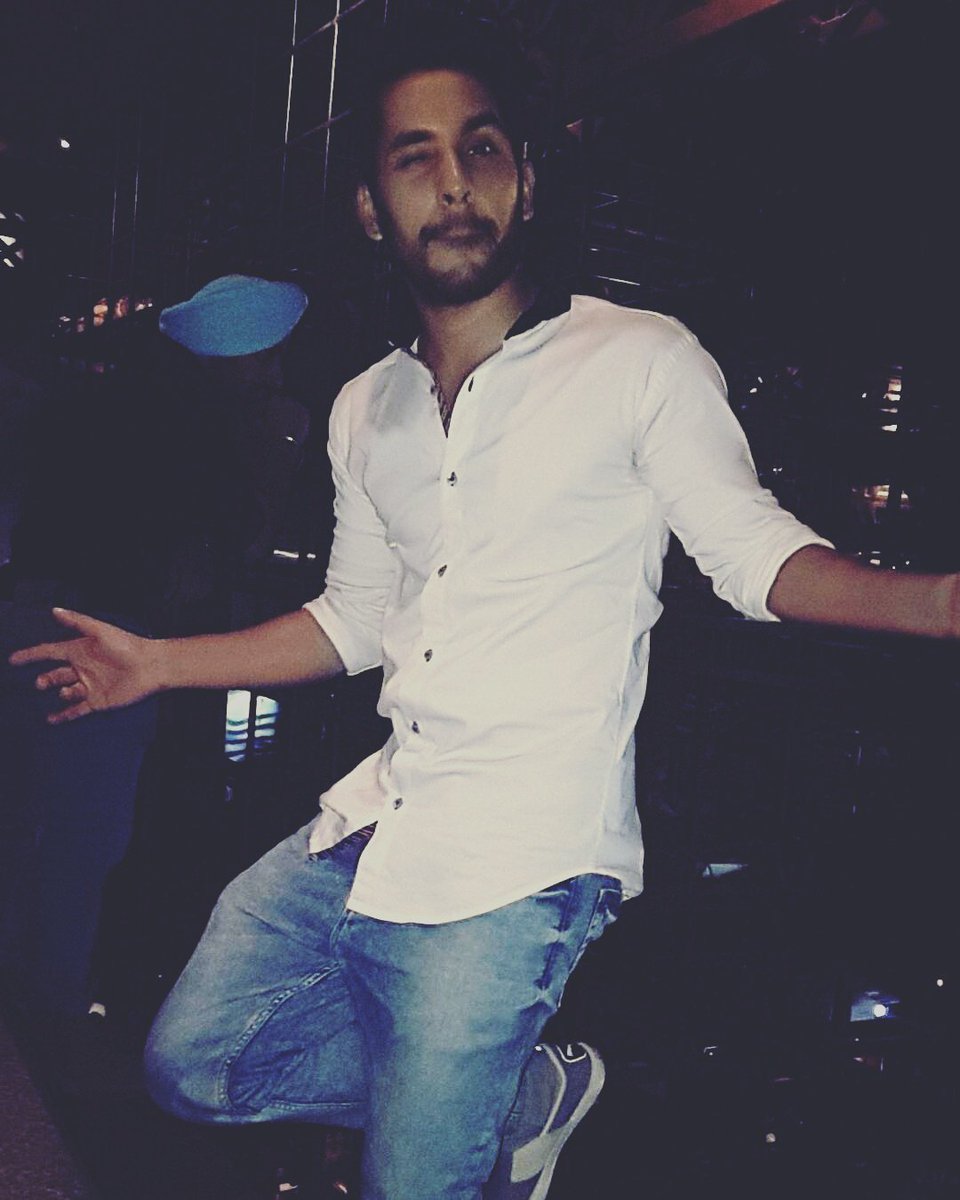 sspfanpage's tweet photo. Yo 🤘🤘🤘 haha @savantpremi 😍😍 have a wonderful and a productive day ahead everybody ❤❤
#yo #yotime #becool #becalm #bechilled #havefun #funtimes #looks #goodlooking #ssp #twitter #SSPFANPAGE ❤ https://t.co/H6N2h8nmIP