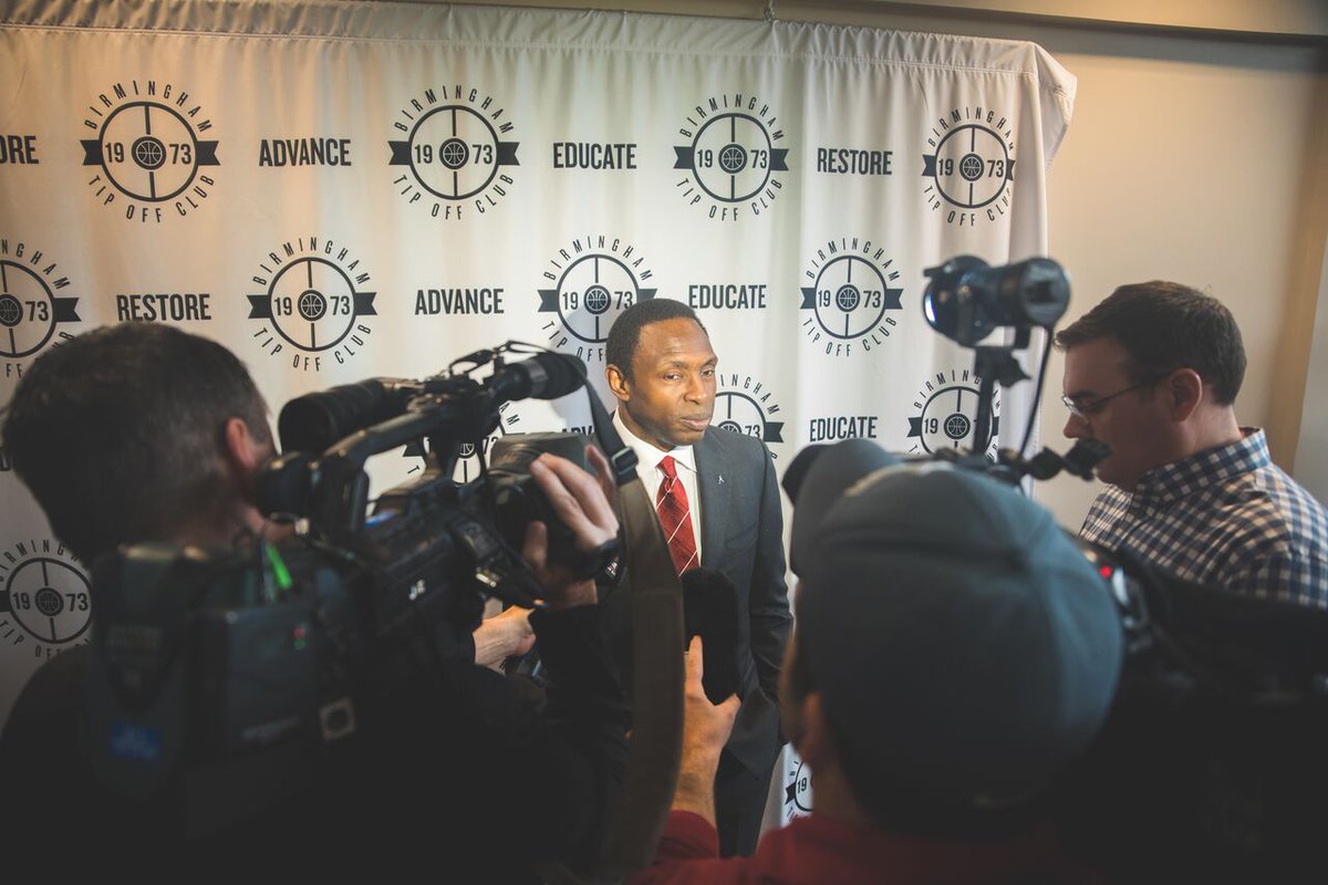 Crimsontide_FC's tweet photo. A special thanks to the Birmingham Tip Off Club for having Avery Johnson speak today! It was a great event in front of a packed house. Was made even more special that future Alabama Men's Basketball player Diante Wood was named this week's Player of the Week!
#RollTid
#BuckleUp https://t.co/C7J0kYhmyI
