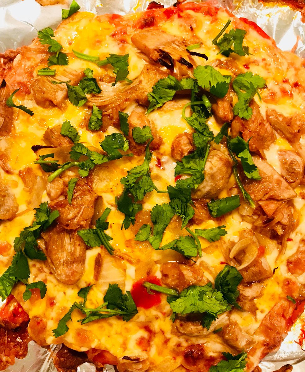VGirlfriends's tweet image. Success!  Vegan jackfruit pizza that tastes like pulled pork.  #vegan #pizza
