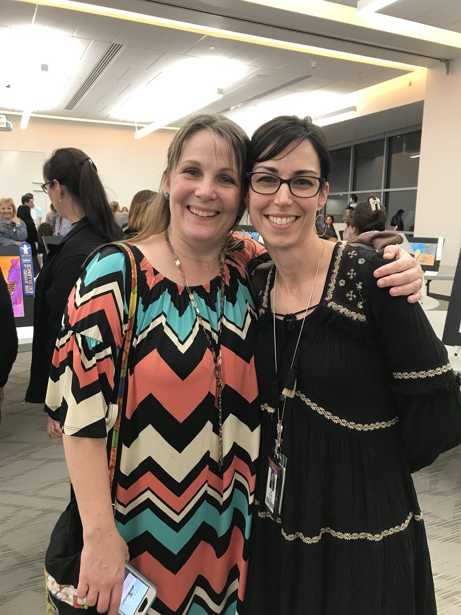 BHEHuskies's tweet photo. Fun night at the KISD Art Show! #BHEhuskies #amazingartists https://t.co/5F240sZMZb
