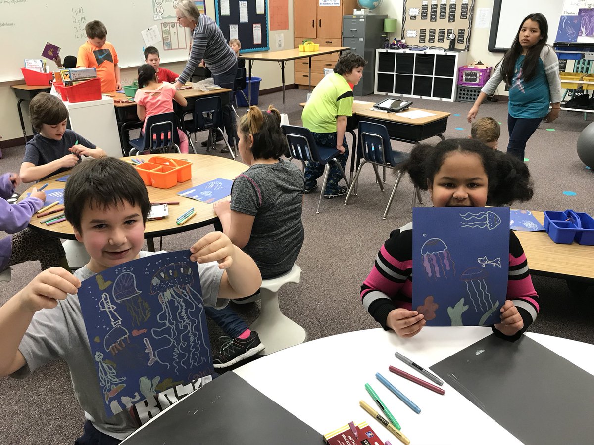 LA3rdHorntvedt's tweet photo. Today we used metallic markers to create beautiful jellyfish. We learned about line and color. #GFArtistProg #gfpsla https://t.co/3rpm2PDO77