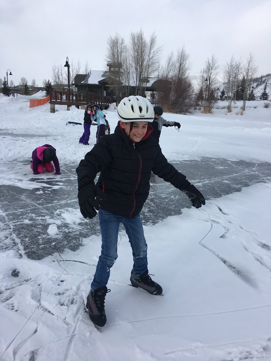 KaskeyC's tweet photo. SVE 3-5 graders are having a blast ice skating during PE! @riverajv1978 #ssdedu #SVEBearStrong https://t.co/G8ytGW4d3r