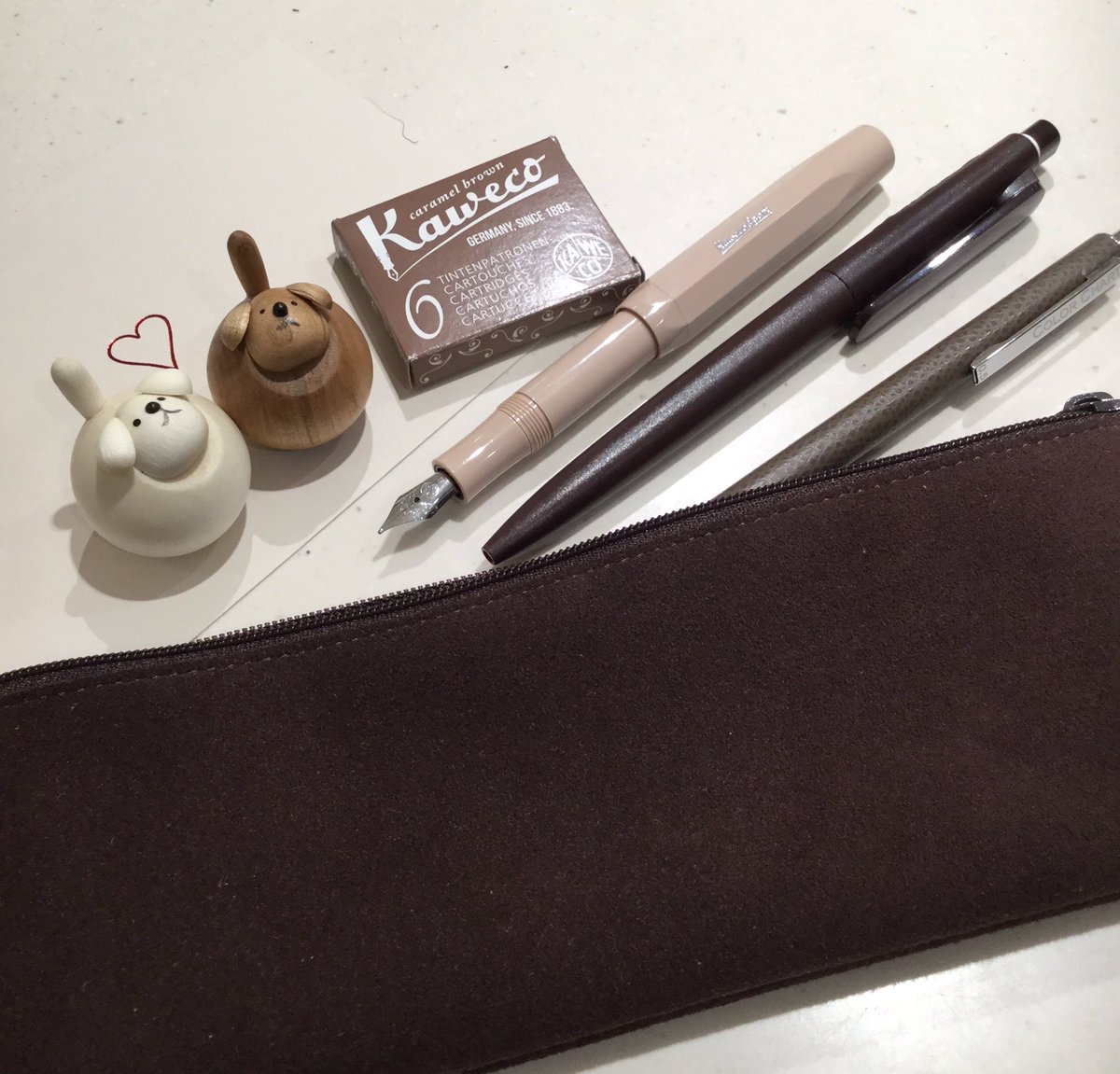 Itoya_Midtown's tweet photo. 【梅田三番街店】今年のバレンタイン❤️
大好きなあの人へ…チョコレートカラーのブラウン系の筆記具をプレゼントしてみるのはいかがですか。
#カヴェコ #prodir #カラーチャート https://t.co/UtEbH1IzqN