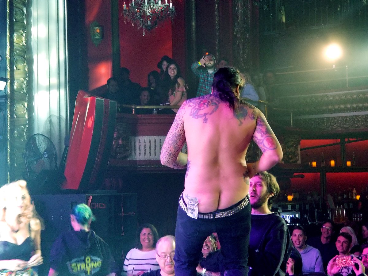 darinmalfi's tweet photo. If I had known whipping my butt out would get me 100 bucks...I'd would never wear pants! #DangerousD #FreakshowLA #StapleGuy #StapleGame #GlobeTheater #DTLA #LosAngeles https://t.co/YEHutRRcgl